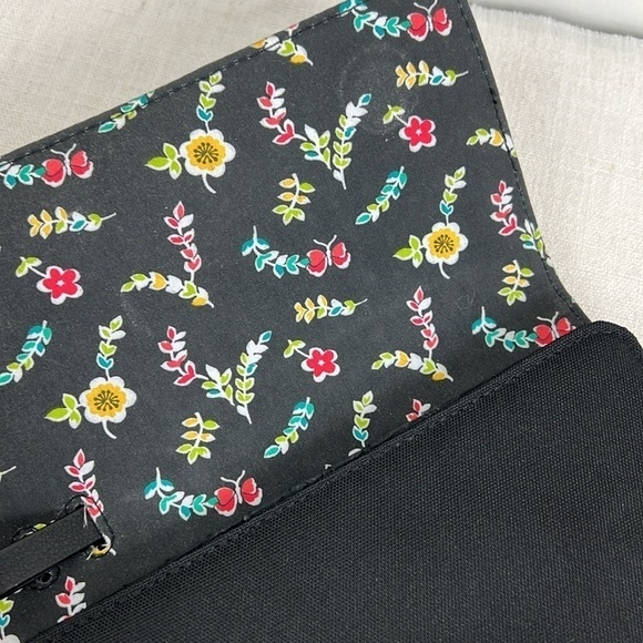 Very Bradley Crossbody Wallet Wristlet Black Floral Lining. Removeable Strap - Picture 8 of 9